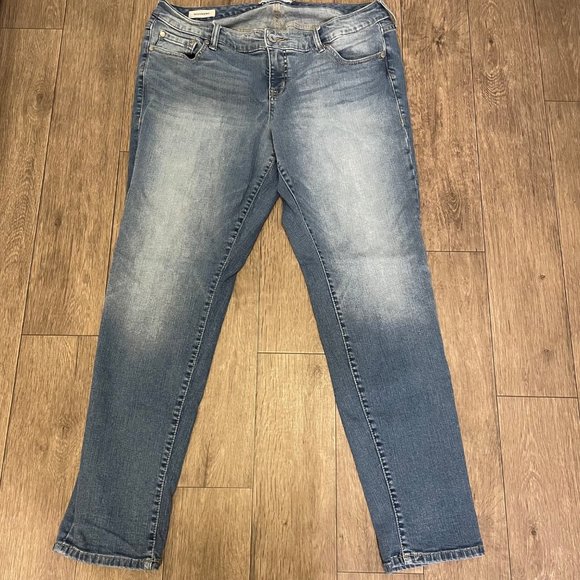 Torrid Womens Jeans Size 16R Boyfriend Straight Stretch Lighter Medium Wash - Picture 1 of 8